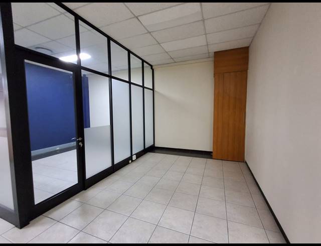 1,065M² OFFICE TO LET IN HERIOTDALE